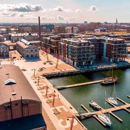 Hilltop - Noblessner District Apartman *