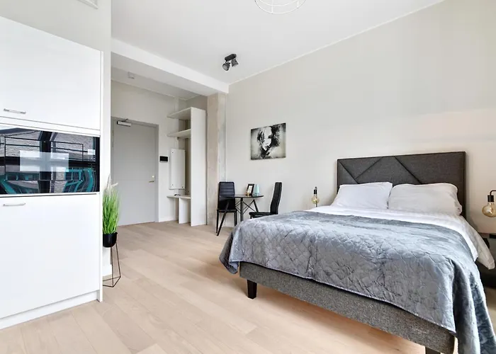 Hilltop - Noblessner District Apartment *