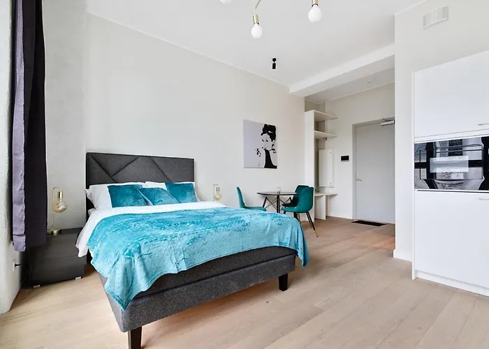 Hilltop - Noblessner District Apartment *