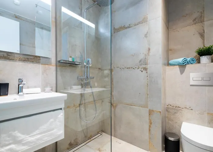 Hilltop - Noblessner District 아파트