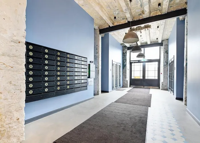 Hilltop - Noblessner District 아파트